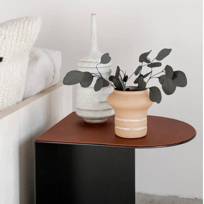 Deri Detaylı Metal Yan Sehpa - Soho 506